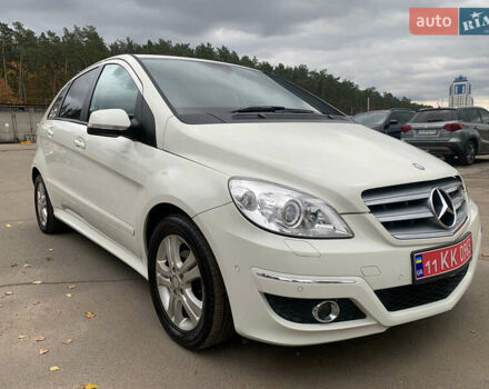 Белый Мерседес Б-класс, объемом двигателя 1.7 л и пробегом 50 тыс. км за 8600 $, фото 1 на Automoto.ua