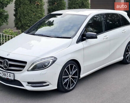 Белый Мерседес Б-класс, объемом двигателя 1.6 л и пробегом 144 тыс. км за 15000 $, фото 1 на Automoto.ua