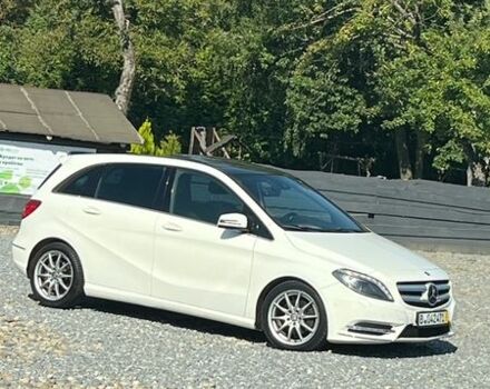 Белый Мерседес Б-класс, объемом двигателя 1.8 л и пробегом 400 тыс. км за 11700 $, фото 1 на Automoto.ua