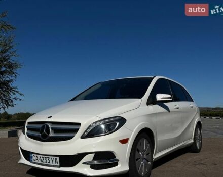 Белый Мерседес Б-класс, объемом двигателя 0 л и пробегом 114 тыс. км за 10000 $, фото 1 на Automoto.ua