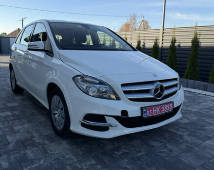 Белый Мерседес Б-класс, объемом двигателя 0 л и пробегом 134 тыс. км за 8700 $, фото 1 на Automoto.ua