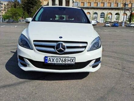 Мерседес Б-клас 2015 у Харкові на Automoto.ua Білий Мерседес Б-клас, об'ємом двигуна 0 л та пробігом 102 тис. км за 10000 $, фото 1 на Automoto.ua