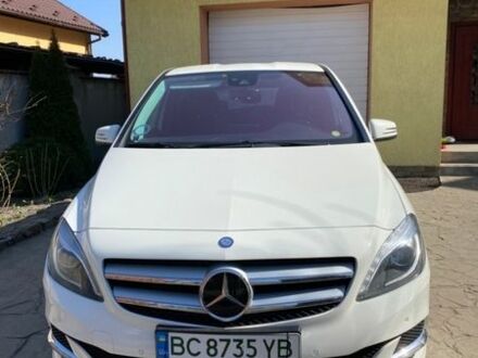 Белый Мерседес Б-класс, объемом двигателя 0 л и пробегом 128 тыс. км за 8000 $, фото 1 на Automoto.ua