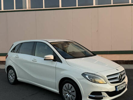 Мерседес Б-класс 2015 в Виннице на Automoto.ua Белый Мерседес Б-класс, объемом двигателя 0 л и пробегом 81 тыс. км за 10950 $, фото 1 на Automoto.ua