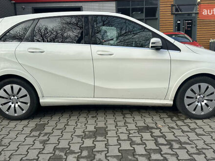 Білий Мерседес Б-клас, об'ємом двигуна 0 л та пробігом 72 тис. км за 9400 $, фото 1 на Automoto.ua