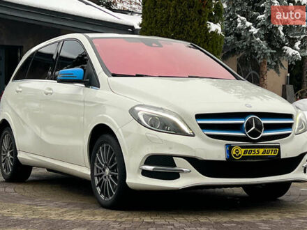 Белый Мерседес Б-класс, объемом двигателя 0 л и пробегом 146 тыс. км за 11700 $, фото 1 на Automoto.ua