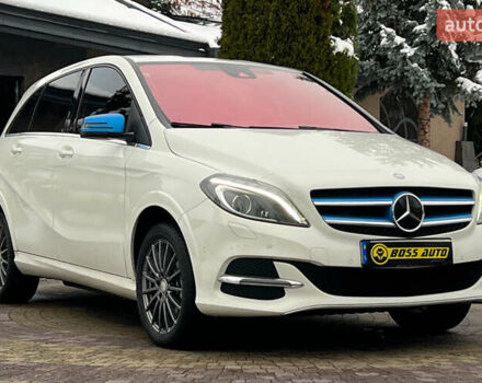 Белый Мерседес Б-класс, объемом двигателя 0 л и пробегом 146 тыс. км за 11700 $, фото 1 на Automoto.ua