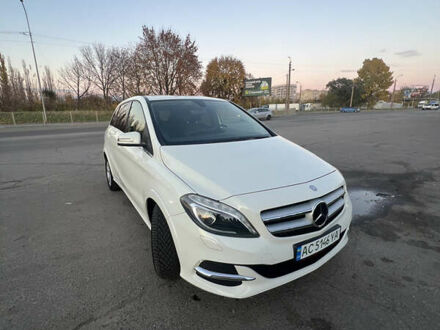 Белый Мерседес Б-класс, объемом двигателя 0 л и пробегом 108 тыс. км за 11500 $, фото 1 на Automoto.ua