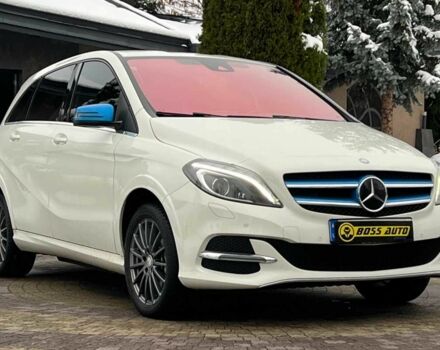 Белый Мерседес Б-класс, объемом двигателя 0 л и пробегом 146 тыс. км за 11700 $, фото 1 на Automoto.ua