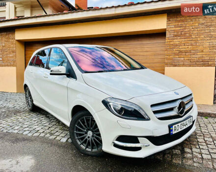 Белый Мерседес Б-класс, объемом двигателя 0 л и пробегом 170 тыс. км за 10500 $, фото 1 на Automoto.ua