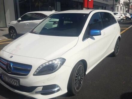 Белый Мерседес Б-класс, объемом двигателя 0 л и пробегом 83 тыс. км за 12000 $, фото 1 на Automoto.ua