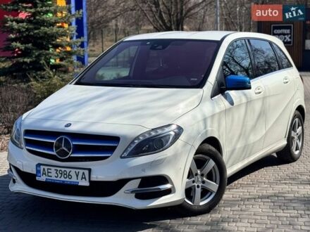 Белый Мерседес Б-класс, объемом двигателя 0 л и пробегом 137 тыс. км за 12500 $, фото 1 на Automoto.ua