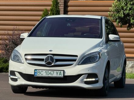 Мерседес Б-класс 2015 в Киеве на Automoto.ua Белый Мерседес Б-класс, объемом двигателя 0 л и пробегом 72 тыс. км за 10200 $, фото 1 на Automoto.ua