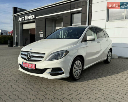 Белый Мерседес Б-класс, объемом двигателя 0 л и пробегом 87 тыс. км за 9000 $, фото 1 на Automoto.ua