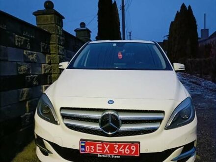 Мерседес Б-класс 2016 в Здолбунове на Automoto.ua Белый Мерседес Б-класс, объемом двигателя 0 л и пробегом 60 тыс. км за 10300 $, фото 1 на Automoto.ua