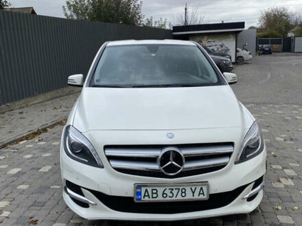 Белый Мерседес Б-класс, объемом двигателя 0 л и пробегом 122 тыс. км за 12550 $, фото 1 на Automoto.ua