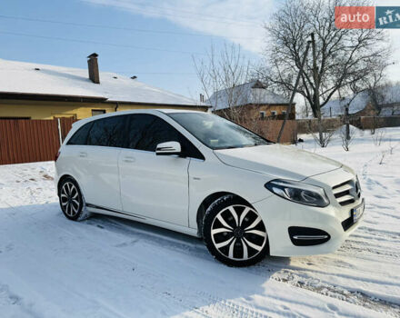 Белый Мерседес Б-класс, объемом двигателя 2.14 л и пробегом 67 тыс. км за 17500 $, фото 1 на Automoto.ua