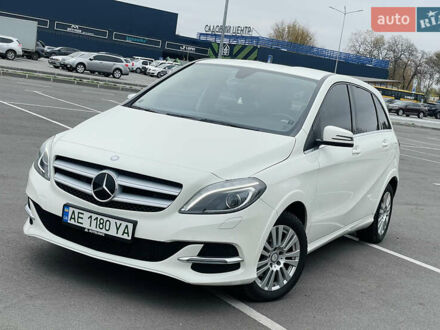 Белый Мерседес Б-класс, объемом двигателя 0 л и пробегом 57 тыс. км за 14400 $, фото 1 на Automoto.ua