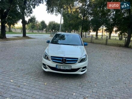 Белый Мерседес Б-класс, объемом двигателя 0 л и пробегом 126 тыс. км за 12000 $, фото 1 на Automoto.ua