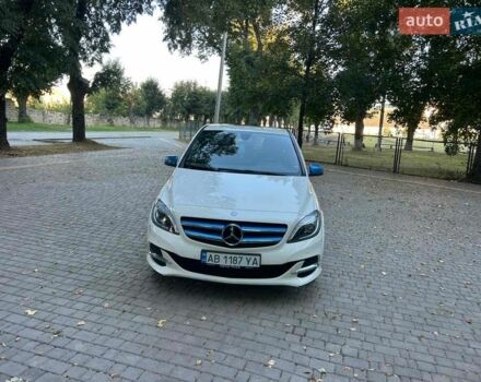 Белый Мерседес Б-класс, объемом двигателя 0 л и пробегом 126 тыс. км за 12000 $, фото 1 на Automoto.ua
