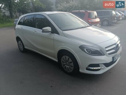 Білий Мерседес Б-клас, об'ємом двигуна 0 л та пробігом 120 тис. км за 10300 $, фото 1 на Automoto.ua