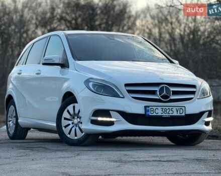 Белый Мерседес Б-класс, объемом двигателя 0 л и пробегом 60 тыс. км за 10799 $, фото 1 на Automoto.ua