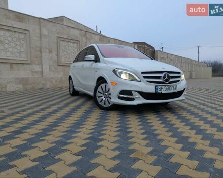 Белый Мерседес Б-класс, объемом двигателя 0 л и пробегом 82 тыс. км за 12800 $, фото 1 на Automoto.ua