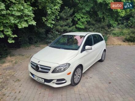Мерседес Б-класс 2017 в Одессе на Automoto.ua Белый Мерседес Б-класс, объемом двигателя 0 л и пробегом 39 тыс. км за 12000 $, фото 1 на Automoto.ua