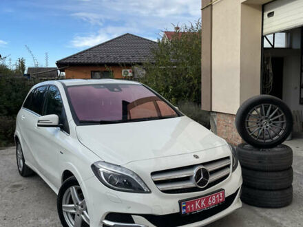 Мерседес Б-класс 2017 в Виннице на Automoto.ua Белый Мерседес Б-класс, объемом двигателя 0 л и пробегом 64 тыс. км за 10500 $, фото 1 на Automoto.ua