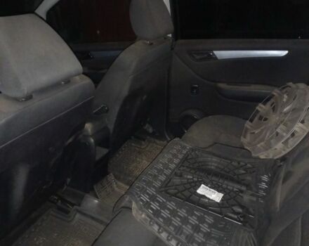 Черный Мерседес Б-класс, объемом двигателя 2 л и пробегом 192 тыс. км за 3800 $, фото 7 на Automoto.ua