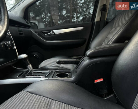 Чорний Мерседес Б-клас, об'ємом двигуна 2 л та пробігом 193 тис. км за 7700 $, фото 45 на Automoto.ua