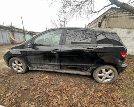 Черный Мерседес Б-класс, объемом двигателя 2 л и пробегом 192 тыс. км за 3800 $, фото 3 на Automoto.ua