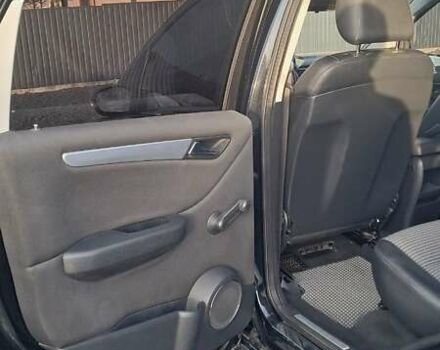 Черный Мерседес Б-класс, объемом двигателя 1.7 л и пробегом 234 тыс. км за 6000 $, фото 43 на Automoto.ua