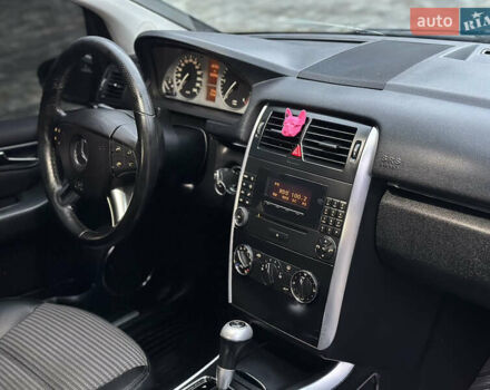 Чорний Мерседес Б-клас, об'ємом двигуна 2 л та пробігом 193 тис. км за 7700 $, фото 61 на Automoto.ua