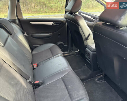 Черный Мерседес Б-класс, объемом двигателя 2 л и пробегом 315 тыс. км за 6900 $, фото 10 на Automoto.ua