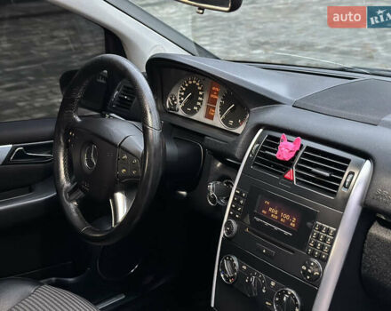 Чорний Мерседес Б-клас, об'ємом двигуна 2 л та пробігом 193 тис. км за 7700 $, фото 62 на Automoto.ua