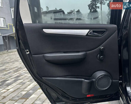 Чорний Мерседес Б-клас, об'ємом двигуна 2 л та пробігом 193 тис. км за 7700 $, фото 50 на Automoto.ua