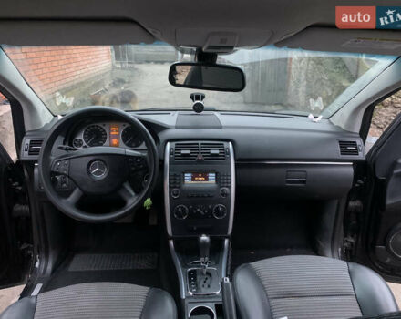 Черный Мерседес Б-класс, объемом двигателя 1.7 л и пробегом 226 тыс. км за 6500 $, фото 2 на Automoto.ua