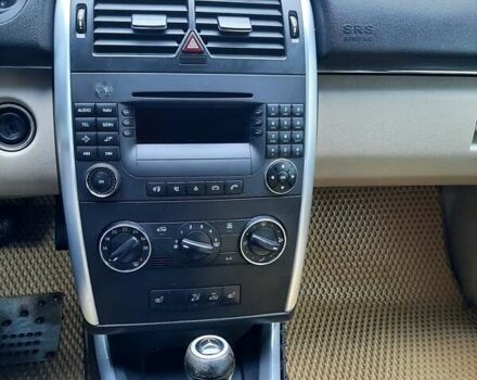 Черный Мерседес Б-класс, объемом двигателя 1.5 л и пробегом 180 тыс. км за 6100 $, фото 11 на Automoto.ua