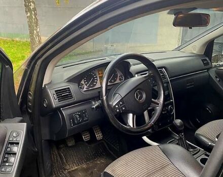 Черный Мерседес Б-класс, объемом двигателя 2 л и пробегом 270 тыс. км за 5700 $, фото 6 на Automoto.ua