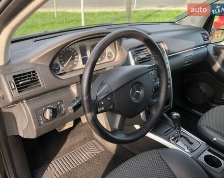 Чорний Мерседес Б-клас, об'ємом двигуна 1.7 л та пробігом 261 тис. км за 6900 $, фото 17 на Automoto.ua