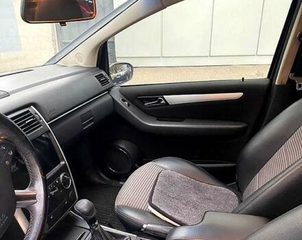 Черный Мерседес Б-класс, объемом двигателя 2 л и пробегом 270 тыс. км за 5700 $, фото 4 на Automoto.ua