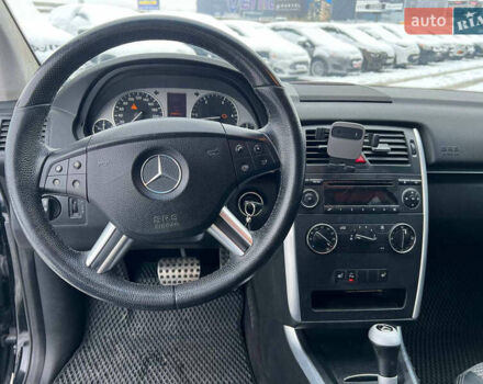 Черный Мерседес Б-класс, объемом двигателя 2 л и пробегом 265 тыс. км за 6990 $, фото 21 на Automoto.ua