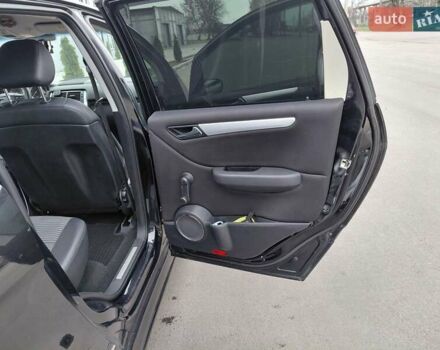 Черный Мерседес Б-класс, объемом двигателя 1.7 л и пробегом 260 тыс. км за 6557 $, фото 24 на Automoto.ua