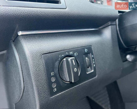 Черный Мерседес Б-класс, объемом двигателя 2 л и пробегом 265 тыс. км за 6990 $, фото 19 на Automoto.ua