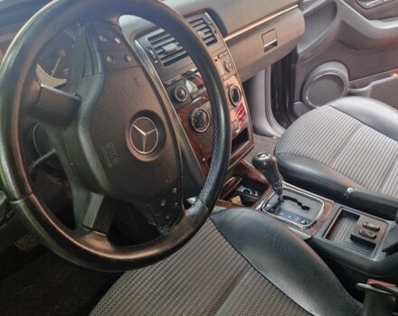 Черный Мерседес Б-класс, объемом двигателя 2 л и пробегом 300 тыс. км за 2500 $, фото 7 на Automoto.ua