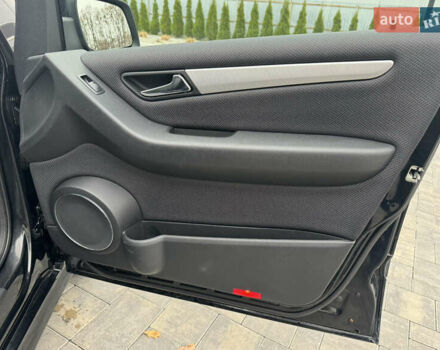 Черный Мерседес Б-класс, объемом двигателя 1.7 л и пробегом 197 тыс. км за 7800 $, фото 18 на Automoto.ua