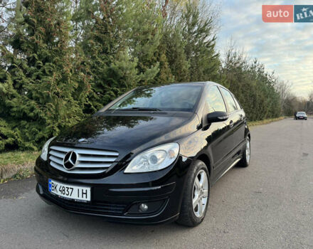 Черный Мерседес Б-класс, объемом двигателя 2 л и пробегом 264 тыс. км за 6500 $, фото 5 на Automoto.ua