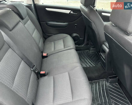 Чорний Мерседес Б-клас, об'ємом двигуна 2 л та пробігом 223 тис. км за 8000 $, фото 13 на Automoto.ua