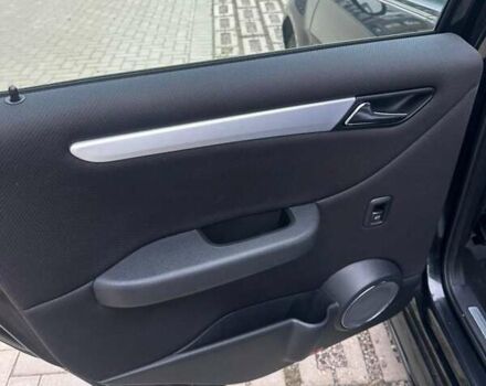 Чорний Мерседес Б-клас, об'ємом двигуна 1.7 л та пробігом 203 тис. км за 7500 $, фото 25 на Automoto.ua